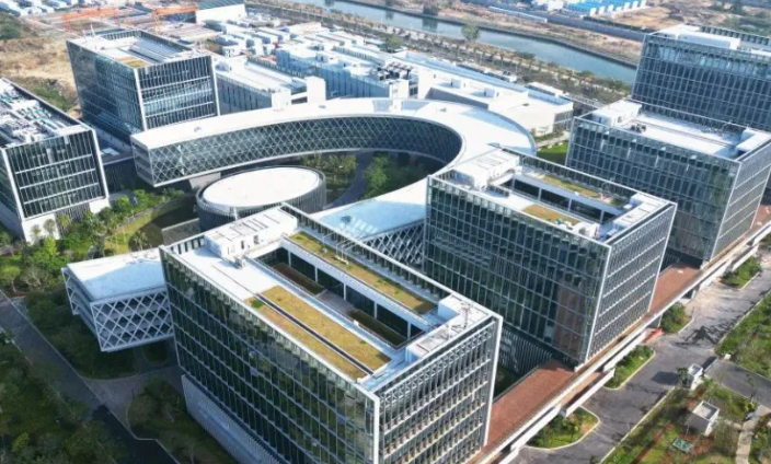 别墅实木家具定制设计要点：从空间规划到风格统一